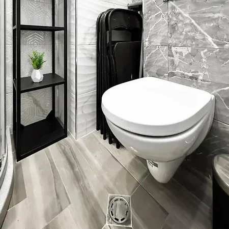 דירה Compact For Digital Nomads, Fast Wifi, Ac