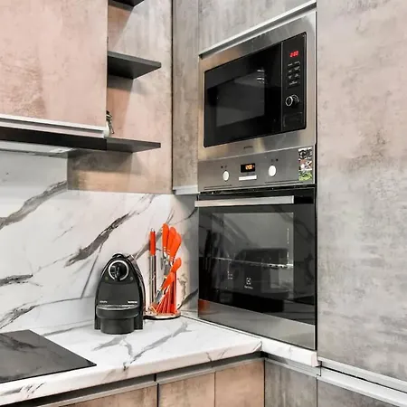 Apartment Compact For Digital Nomads, Fast Wifi, Ac *