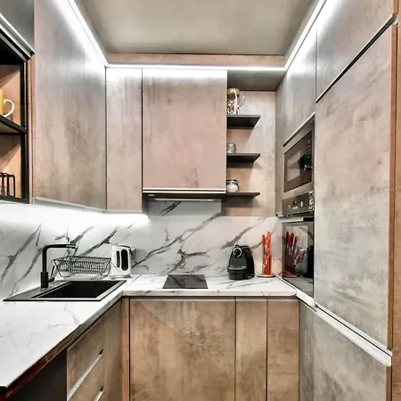 Apartment Compact For Digital Nomads, Fast Wifi, Ac