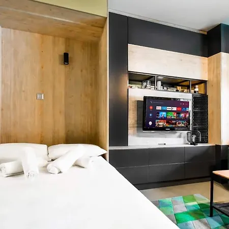 Compact For Digital Nomads, Fast Wifi, Ac Lejlighed Sofia