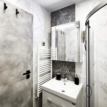 Compact For Digital Nomads, Fast Wifi, Ac Apartment *